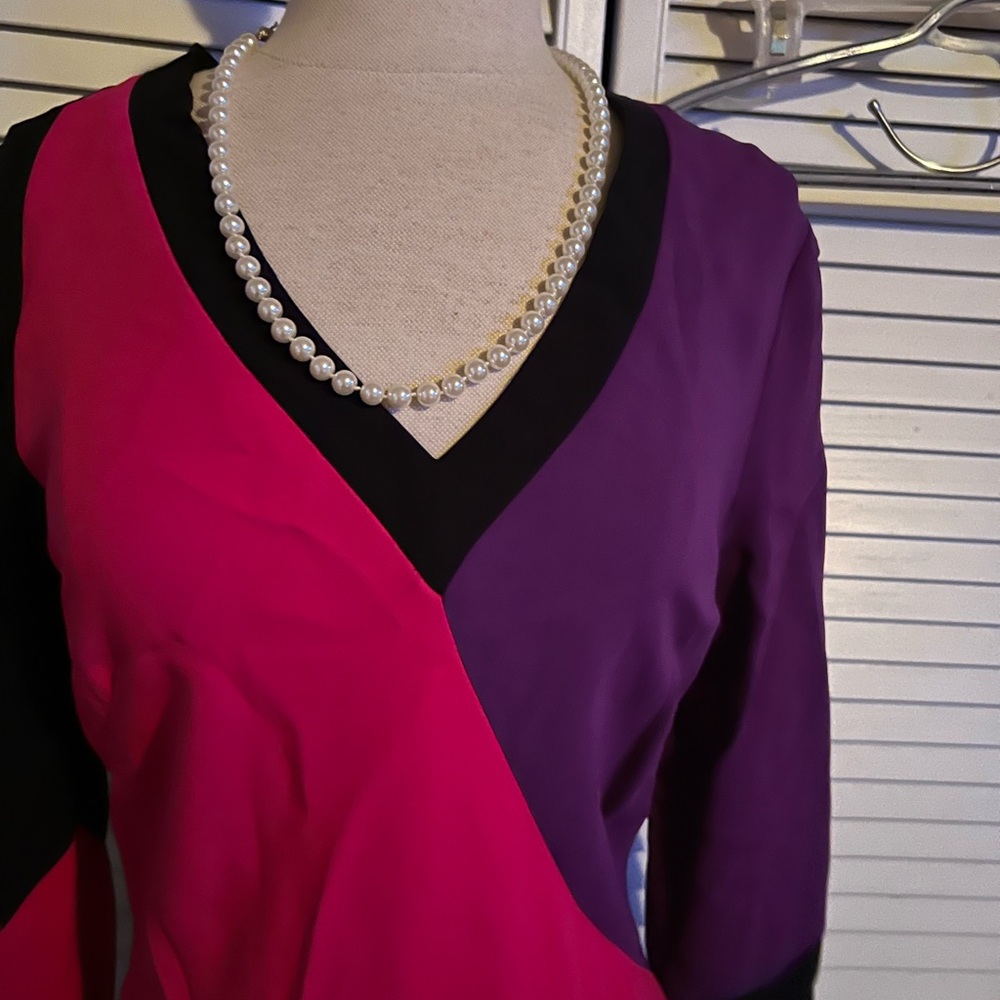 Colorblock V-Neck Dress - Picture 4 of 5